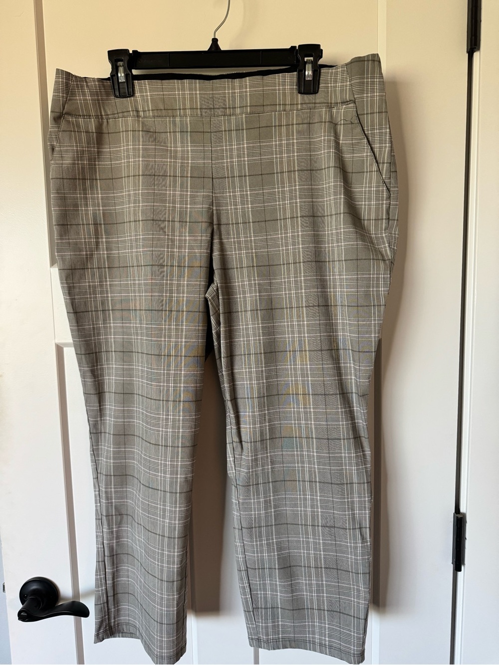 Simply Vera Vera Wang Gray Plaid Capris